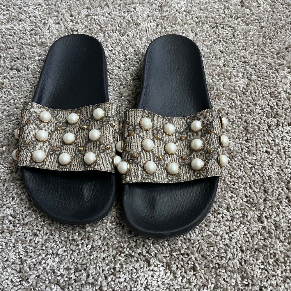 Womens Gucci slides